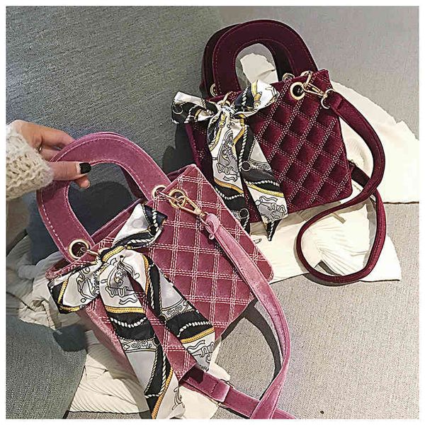 women's bag 2022 autumn and winter new diana bag fashion velvet handbag rhombic lattice embroidered thread one shoulder messenger luxur
women's bag 2022 autumn and winter new diana bag fashion velvet handbag rhombic lattice embroidered thread one shoulder messenger luxur