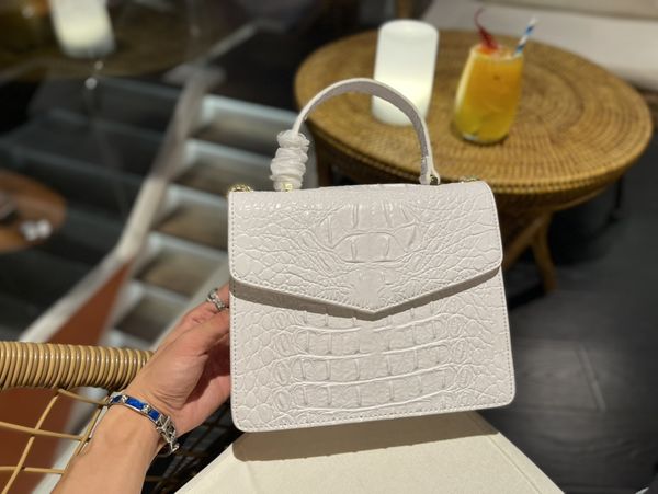 ladies wallet fashion enamel chain bag pattern limited edition classic snake head button leather crossbody bag
ladies wallet fashion enamel chain bag pattern limited edition classic snake head button leather crossbody bag