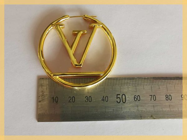 2022 gold hoop earrings for lady women party wedding lovers gift engagement jewelry bride2, Golden;silver
2022 gold hoop earrings for lady women party wedding lovers gift engagement jewelry bride2, Golden;silver