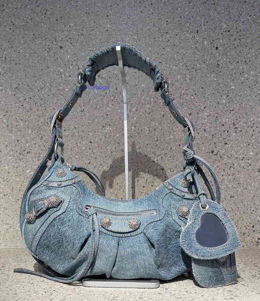 designer bags balencaigass cowboy le cagole new locomotive bag diamond xs classic messenger support
designer bags balencaigass cowboy le cagole new locomotive bag diamond xs classic messenger support