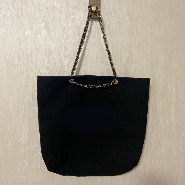 fashion women black canvas bag casual shoulder bale chain shopping bags popular items in european and american countries
fashion women black canvas bag casual shoulder bale chain shopping bags popular items in european and american countries