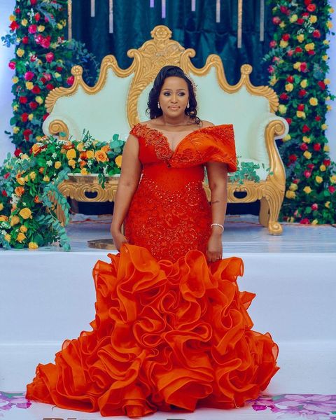2022 orange mermaid evening dress wear off shoulder illusion lace crystal beads prom gowns ruffles tiered custom celebrity women party gowns, Black;red
2022 orange mermaid evening dress wear off shoulder illusion lace crystal beads prom gowns ruffles tiered custom celebrity women party gowns, Black;red