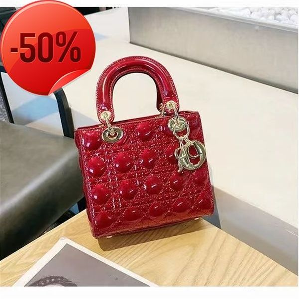 designer bag 2022 new women's sheep small lingge hand foreign style daifei one shoulder trend msenger womentote purses ladies handbags
designer bag 2022 new women's sheep small lingge hand foreign style daifei one shoulder trend msenger womentote purses ladies handbags
