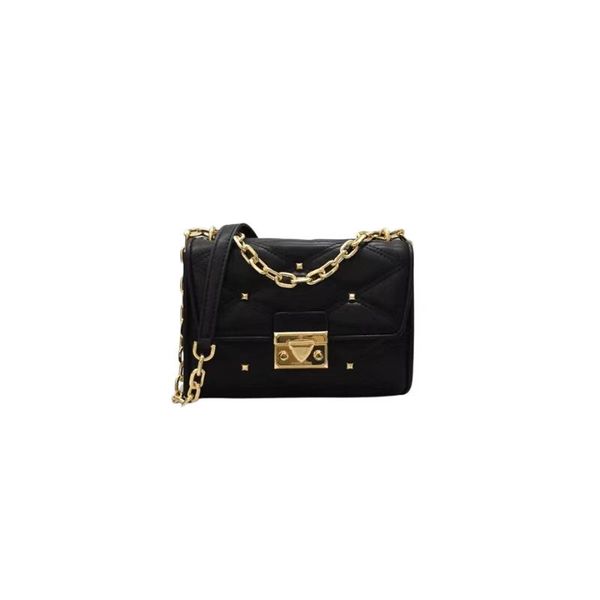 luxury design spring and summer new small fragrance chain rhombus rivet messenger women's bag
luxury design spring and summer new small fragrance chain rhombus rivet messenger women's bag