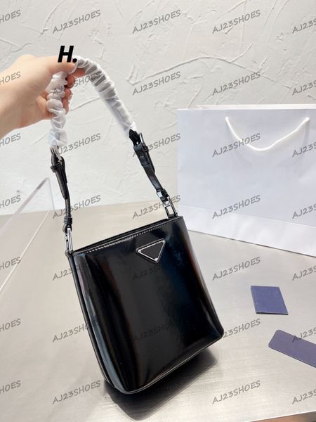 panier bucket bag spazzolato patent leather designer women drawstring shoulder bag triangle logo luxury nylon brand crossbody tote purse
panier bucket bag spazzolato patent leather designer women drawstring shoulder bag triangle logo luxury nylon brand crossbody tote purse