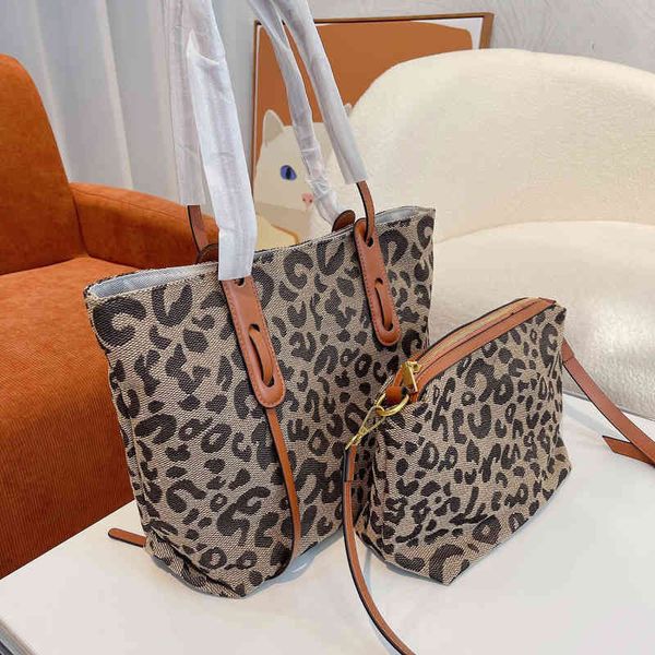 women luxurys designers leopard embroidery tote fashion handbag shoulder designer crossbody inner with small purses shopping bags 220304 zho
women luxurys designers leopard embroidery tote fashion handbag shoulder designer crossbody inner with small purses shopping bags 220304 zho
