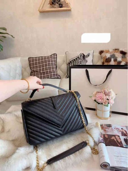 the classic genuine leather handbag messenger chain inclined shoulder bags lady single portable fashion bag ling handbag quilted
the classic genuine leather handbag messenger chain inclined shoulder bags lady single portable fashion bag ling handbag quilted