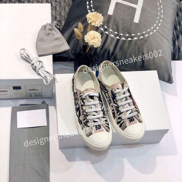 2022 new arrival fashion boots mens womens casual shoe sneakers genuine leather bee embroidered red green yr210406, Black
2022 new arrival fashion boots mens womens casual shoe sneakers genuine leather bee embroidered red green yr210406, Black