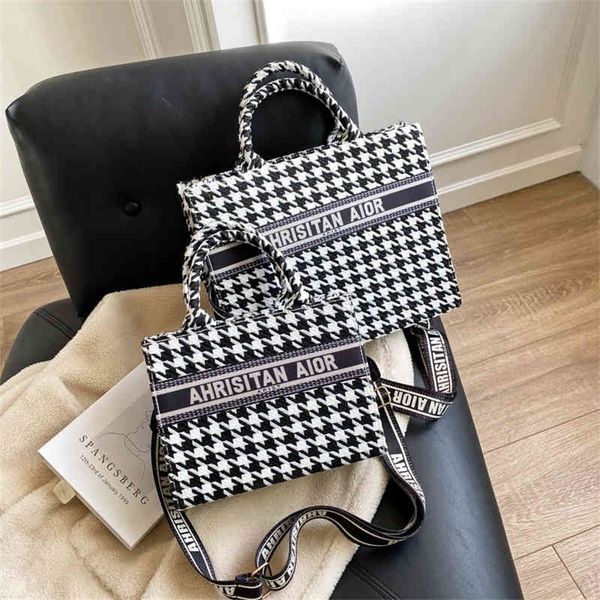 90% off to shop online discounts black and white lattice portable bag chain single shoulder tote bag handbag
90% off to shop online discounts black and white lattice portable bag chain single shoulder tote bag handbag
