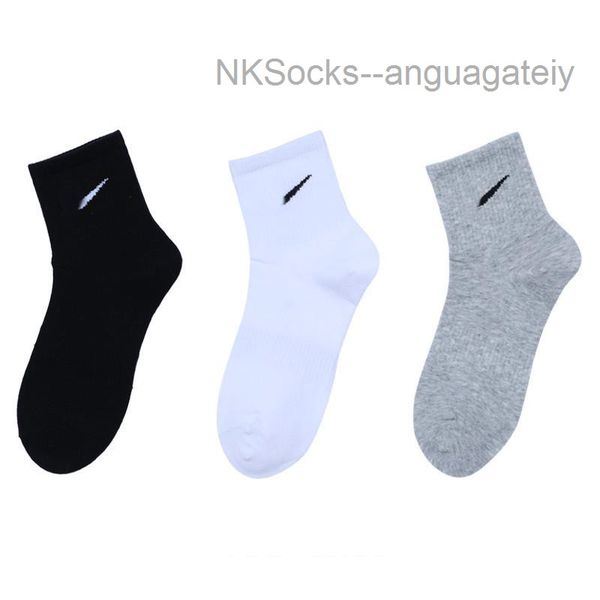 classic fashion men's socks gift box stockings hook brand black white gray medium tube sports cotton sweat absorbing sock men women lux
classic fashion men's socks gift box stockings hook brand black white gray medium tube sports cotton sweat absorbing sock men women lux