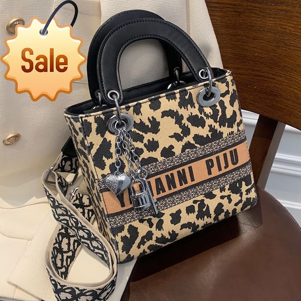 small bag new fashion broadband canvas portable brand popular ladies shoulder s luxury s
small bag new fashion broadband canvas portable brand popular ladies shoulder s luxury s