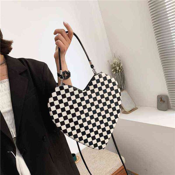 brand plaid shoulder bag for women designer love handbag and purse women armpit bag heart shaped crossbody bag g220506 g220506
brand plaid shoulder bag for women designer love handbag and purse women armpit bag heart shaped crossbody bag g220506 g220506