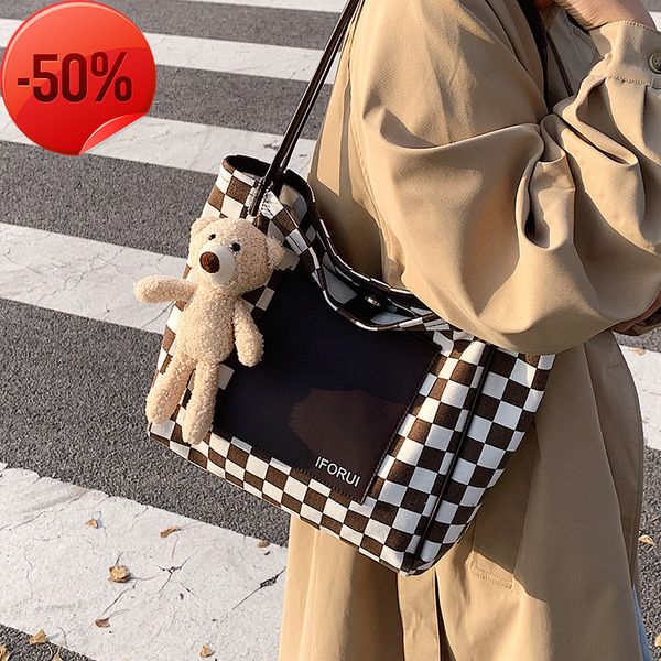 the factory directly winter high capacity 2022 new women's fashion checkerboard single shoulder canvas bags
the factory directly winter high capacity 2022 new women's fashion checkerboard single shoulder canvas bags