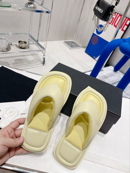 summer luxury women flip flops designer woman slipper fashion genuine leather double letter buckle slides metal chain ladies casual channel, Black
summer luxury women flip flops designer woman slipper fashion genuine leather double letter buckle slides metal chain ladies casual channel, Black