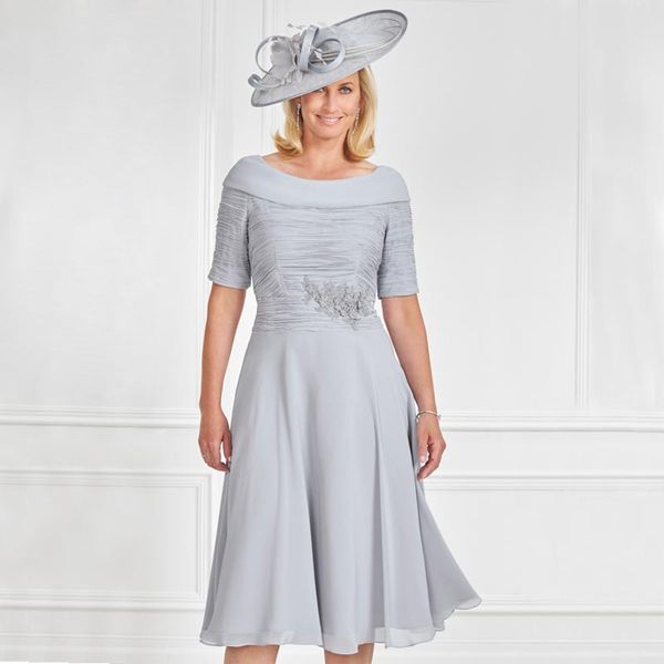 light gray a line mother of the bride dresses bateau neck appliqued evening gowns with short sleeves chiffon knee length pleated wedding gue, Black;red
light gray a line mother of the bride dresses bateau neck appliqued evening gowns with short sleeves chiffon knee length pleated wedding gue, Black;red