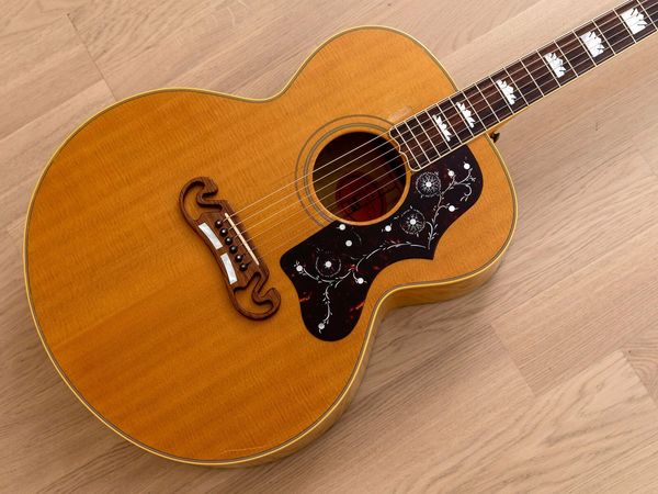 j-200 jumbo acoustic guitar blonde, flame maple
j-200 jumbo acoustic guitar blonde, flame maple