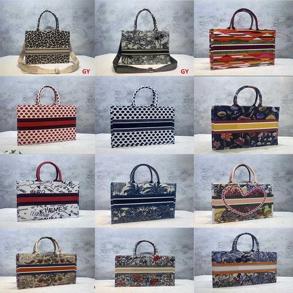2021 brand designer shopping bag women's luxury fashion handbag temperament messenger bags size 23*7*16cm
2021 brand designer shopping bag women's luxury fashion handbag temperament messenger bags size 23*7*16cm
