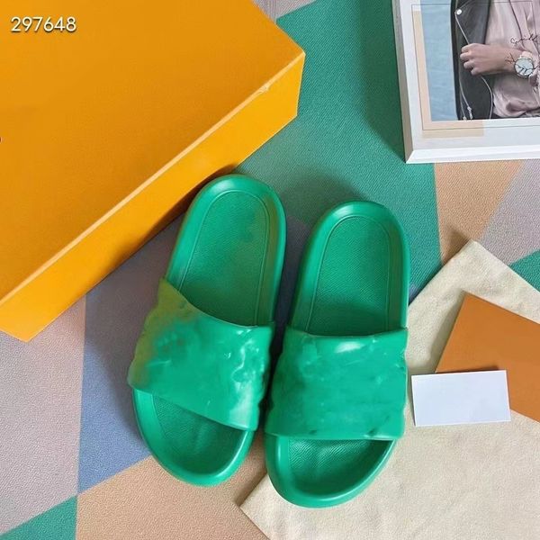 embossed slipper pattern. made of waterproof rubber with a comfortable tough sole thickness: 3cm, Black
embossed slipper pattern. made of waterproof rubber with a comfortable tough sole thickness: 3cm, Black