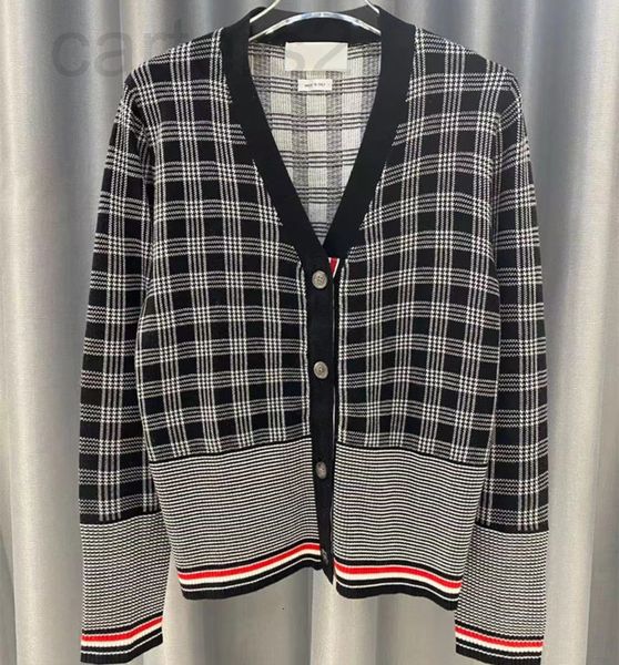 women's knits & tees designer straight 2022 early autumn new leisure temperament knitted v-neck plaid long sleeve cardigan jacket women, White
women's knits & tees designer straight 2022 early autumn new leisure temperament knitted v-neck plaid long sleeve cardigan jacket women, White