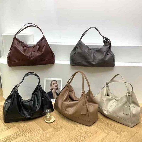 evening bags 2022 new trend large capacity shoulder fashion simple splicing armpit niche women s designer brand 220428
evening bags 2022 new trend large capacity shoulder fashion simple splicing armpit niche women s designer brand 220428
