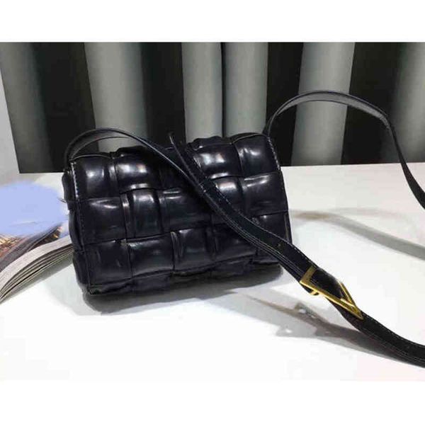 evening bag triangle buckle braided shoulder bags women handbag leather luxury designer brand crossbody female clutch 220314
evening bag triangle buckle braided shoulder bags women handbag leather luxury designer brand crossbody female clutch 220314