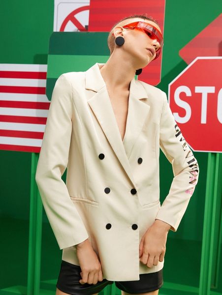 x mashael al mutawa letter graphic double breasted blazer without cami i30i#, White
x mashael al mutawa letter graphic double breasted blazer without cami i30i#, White