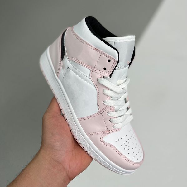 1 1s high basketball shoes bordeaux university pink dark mocha mid barely rose men sneakers twist royal toe unc light smoke grey black white
1 1s high basketball shoes bordeaux university pink dark mocha mid barely rose men sneakers twist royal toe unc light smoke grey black white