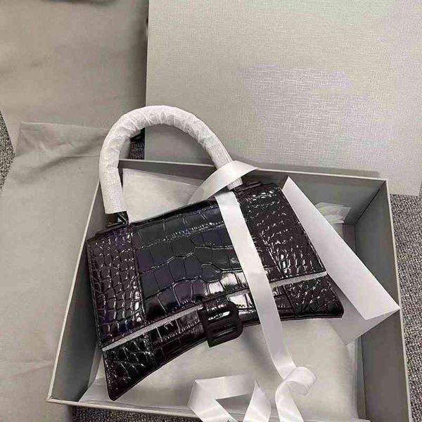 explosive handbags balencaigass classic bags high b 2022 family version women's crocodile hourglass leather one diagonal cross
explosive handbags balencaigass classic bags high b 2022 family version women's crocodile hourglass leather one diagonal cross