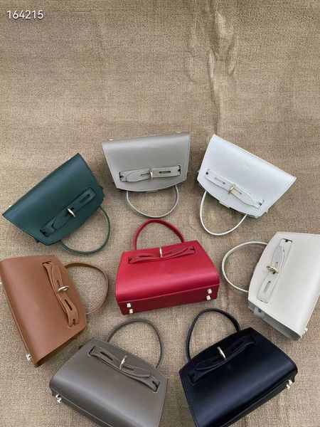 2022 fashion luxury designer shoulder bags the same king rhinestones flash full of underarm hand bag mini bag
2022 fashion luxury designer shoulder bags the same king rhinestones flash full of underarm hand bag mini bag