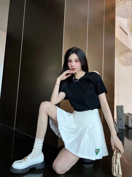 women's t-shirt designer aw dawangjia 22 spring and summer new irregular t-shirt careful machine backless design chain embellishment, f, White
women's t-shirt designer aw dawangjia 22 spring and summer new irregular t-shirt careful machine backless design chain embellishment, f, White