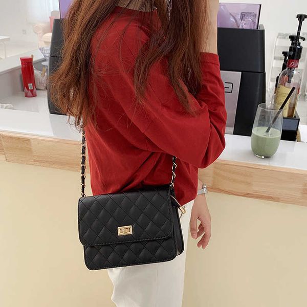 2022 korean temperament chic chain small square bag single shoulder messenger bag ins fashion versatile rhombic pattern bag female
2022 korean temperament chic chain small square bag single shoulder messenger bag ins fashion versatile rhombic pattern bag female