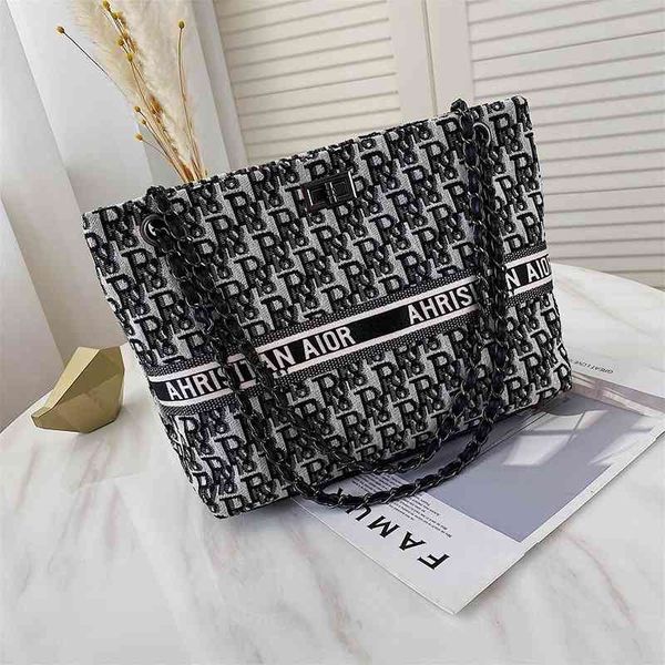 2022 factory wholesale new high capacity women's messenger bag single shoulder portable light luxury high-grade feeling high-capacity c
2022 factory wholesale new high capacity women's messenger bag single shoulder portable light luxury high-grade feeling high-capacity c