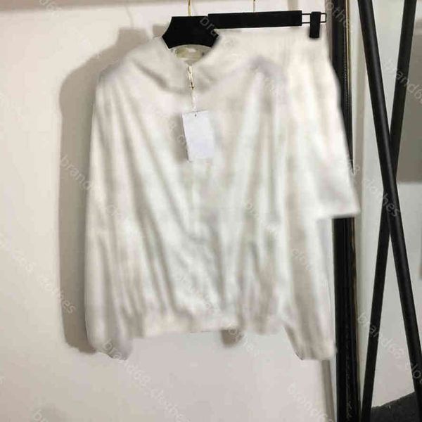 22ss designer tracksuits for couples long sleeve hoodies pants 2 pcs suit casual zip up long sleeve sun protection trench coat sportswear lo, White
22ss designer tracksuits for couples long sleeve hoodies pants 2 pcs suit casual zip up long sleeve sun protection trench coat sportswear lo, White