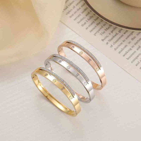 autumn and winter new card family dign sense diamond inlaid open bracelet simple and versatile fashion niche dign jewelry, Golden;silver
autumn and winter new card family dign sense diamond inlaid open bracelet simple and versatile fashion niche dign jewelry, Golden;silver