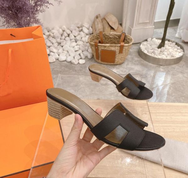 luxury designer women slippers lady sandals summer beach leather slides outdoor shoes calfskin essential classic big head l bath fashion hig, Black
luxury designer women slippers lady sandals summer beach leather slides outdoor shoes calfskin essential classic big head l bath fashion hig, Black