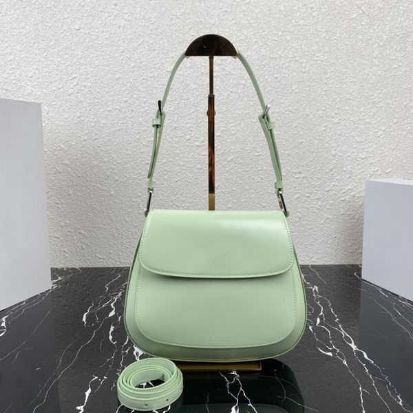 women new middle clamshell underarm bag fashion style fashion simple design casual workmanship versatile temperament
women new middle clamshell underarm bag fashion style fashion simple design casual workmanship versatile temperament