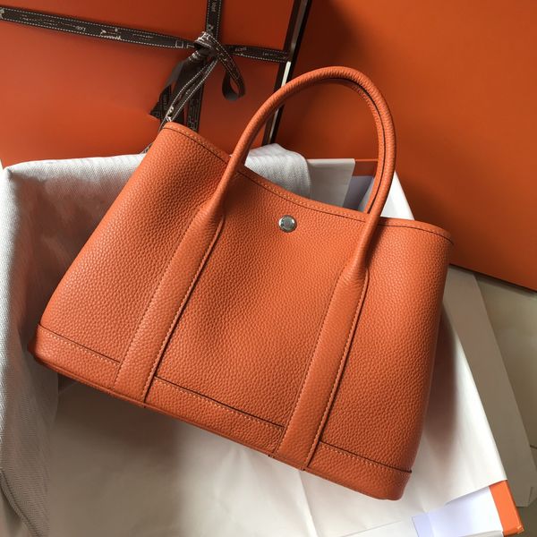ladies cowhide large capacity dinner bag. classic fashion european and american style.30cm
ladies cowhide large capacity dinner bag. classic fashion european and american style.30cm