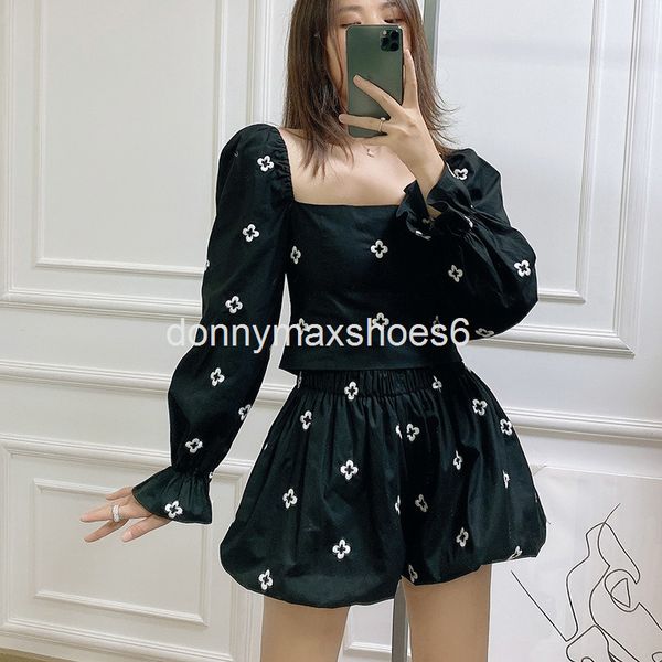 two piece dress french minority square collar bubble sleeve daisy embroidery polka dot + pumpkin pants lantern shorts set, White
two piece dress french minority square collar bubble sleeve daisy embroidery polka dot + pumpkin pants lantern shorts set, White
