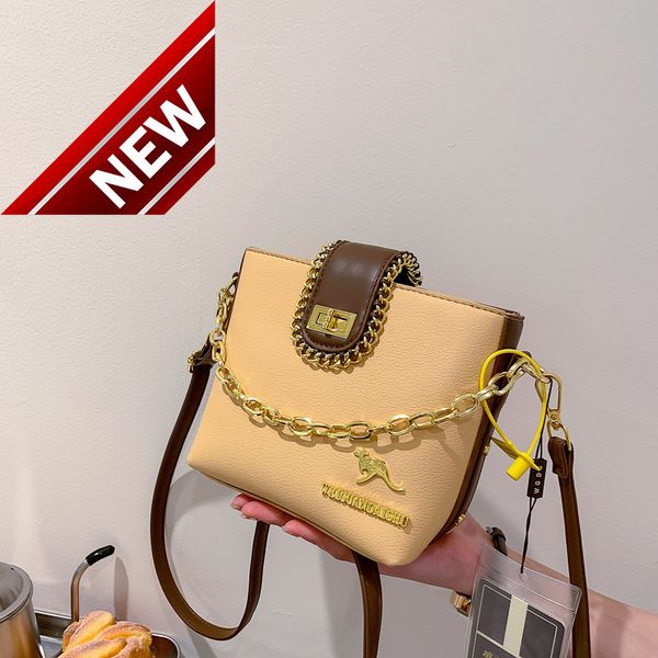 direct sale quality discount sbag female 2022 new high-grade chain portable simple leisure style buckle single shoulder msenger trend fashio
direct sale quality discount sbag female 2022 new high-grade chain portable simple leisure style buckle single shoulder msenger trend fashio