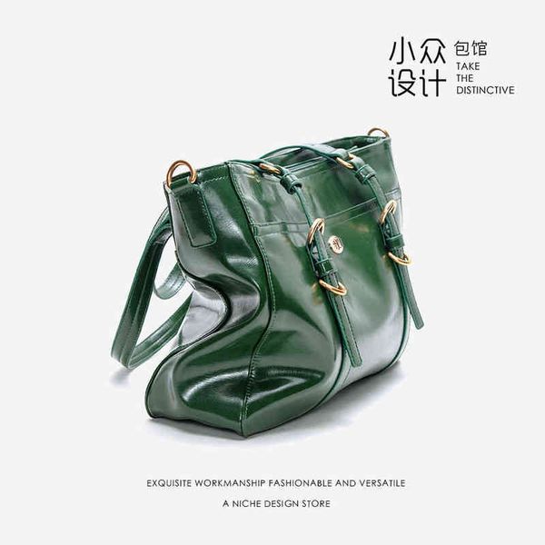 luxury design vintage oil wax fashion soft shoulder bag female large-capacity bag shopping travel bag 220510
luxury design vintage oil wax fashion soft shoulder bag female large-capacity bag shopping travel bag 220510