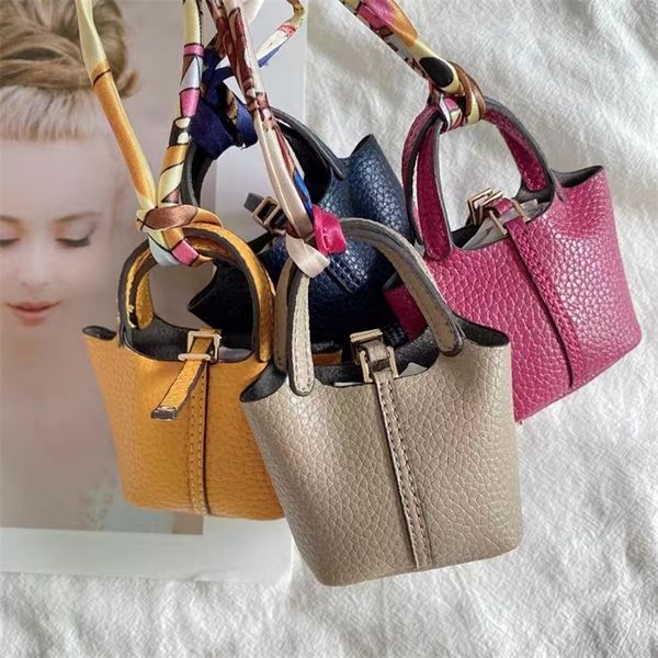 famous designer 100% real leather hanger keychain color pendant decoration lady bag charm accessories ornament gifts basket bag 220509, Black
famous designer 100% real leather hanger keychain color pendant decoration lady bag charm accessories ornament gifts basket bag 220509, Black