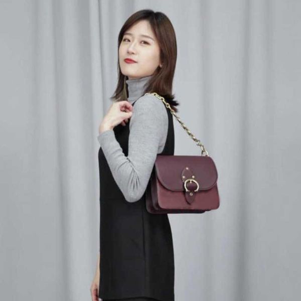 woman shoulder bags fashion temperament generous solid color genuine leather single shoulder oblique span brand bag
woman shoulder bags fashion temperament generous solid color genuine leather single shoulder oblique span brand bag