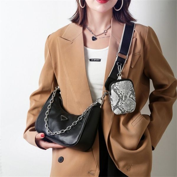 women's summer pattern purse two in one chain wide belt single messenger 70% off wholesale sales
women's summer pattern purse two in one chain wide belt single messenger 70% off wholesale sales