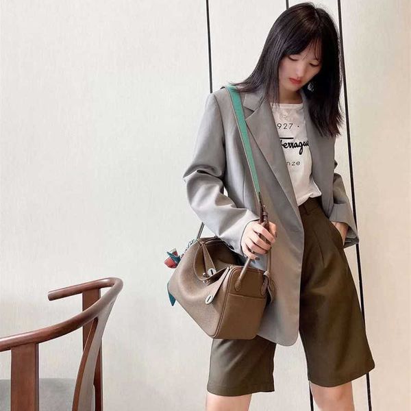 2022 new layer doctor's litchi pattern lindi bag women's one shoulder handbag medicine case cow leather pillow bag
2022 new layer doctor's litchi pattern lindi bag women's one shoulder handbag medicine case cow leather pillow bag