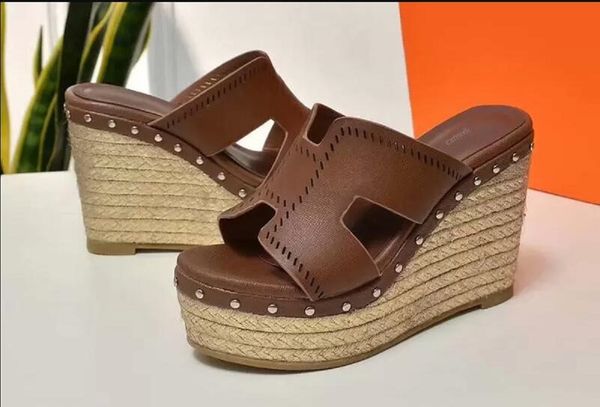 2022ss new arrival red black brown slippers brand designer shoes luxury thick bottom straw plaiting real leather slipsole sandals
2022ss new arrival red black brown slippers brand designer shoes luxury thick bottom straw plaiting real leather slipsole sandals