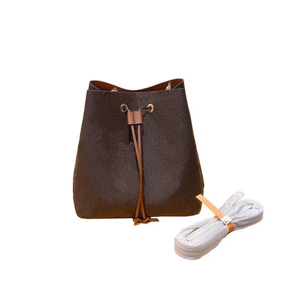 bucket diagonal bags new women large-capacity first layer leather trend casual wild high-quality solid color hand-held one-shoulder messenge
bucket diagonal bags new women large-capacity first layer leather trend casual wild high-quality solid color hand-held one-shoulder messenge