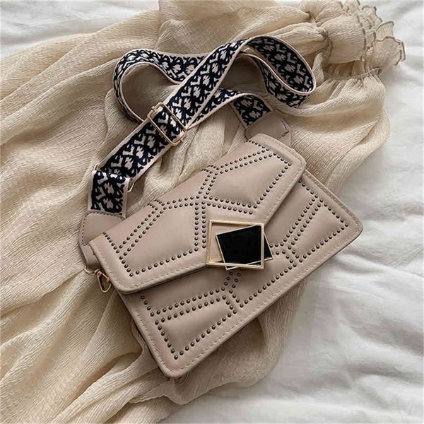 super low fashion rivet small square lock wide strap spring bag single shoulder diagonal cross purses outlet online
super low fashion rivet small square lock wide strap spring bag single shoulder diagonal cross purses outlet online