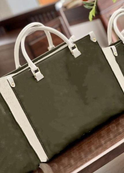 women's classic hand-held one shoulder messenger bag designer bags hidden strap design high-end atmosphere luxury simple elegant gentle
women's classic hand-held one shoulder messenger bag designer bags hidden strap design high-end atmosphere luxury simple elegant gentle