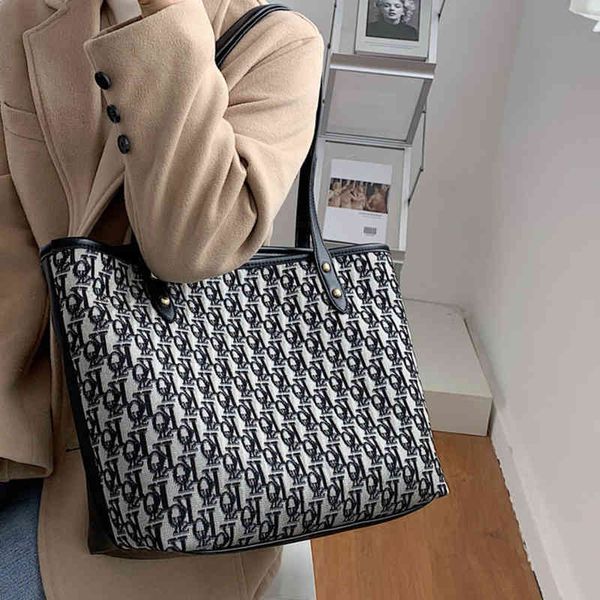 purses outlet big capacity large bag women's new autumn and winter shoulder bag versatile texture commuter tote bag
purses outlet big capacity large bag women's new autumn and winter shoulder bag versatile texture commuter tote bag