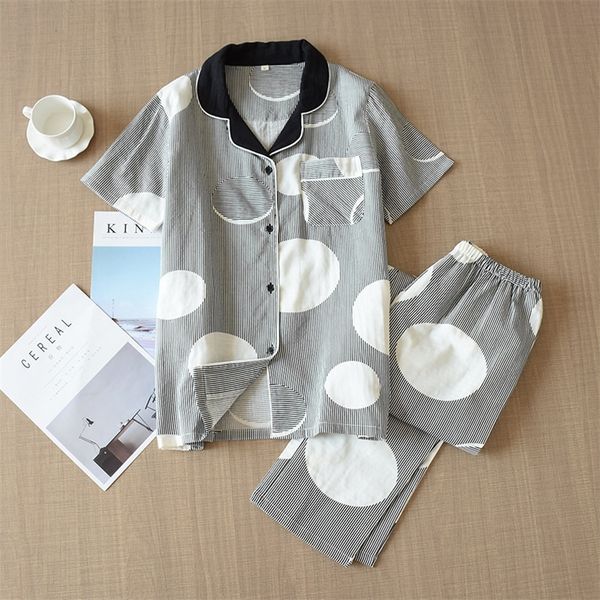 summer new casual comfortable simple wind short sleeve trousers home pj set double layer cotton gauze lapel pajamas suit t200429, Black;red
summer new casual comfortable simple wind short sleeve trousers home pj set double layer cotton gauze lapel pajamas suit t200429, Black;red